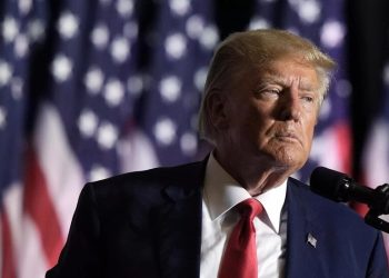 ترامب يهدد حماس بمواجهة الجحيم إن لم تطلق الرهائن