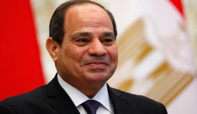 الرئيس السيسي يهنئ الشعب المصري والأمتين العربية والإسلامية بعيد الفطر المبارك