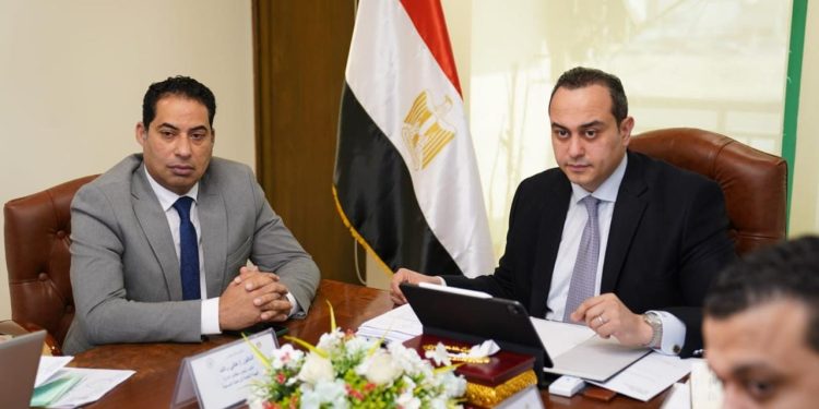 رئيس هيئة الرعاية الصحية يتابع الموقف التنفيذي لمشروعات تنمية الموارد الذاتية للهيئة