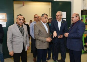 وزير الإنتاج الحربي يتفقد خطوط الإنتاج و مراحل التصنيع  بشركة أبو زعبل للصناعات المتخصصة