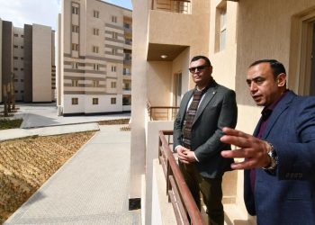 وزير الإسكان  وزير الإسكان يتفقد وحدات “سكن لكل المصريين” ومحطة رفع مياه التوسعات الشرقية بمدينة 15 مايو