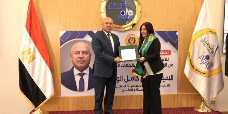 كامل الوزير يشهد احتفالية وزارتي النقل والصناعة للامهات المثاليات لعام 2025