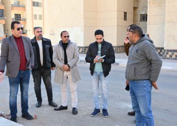 وزير الإسكان يُتابع مشروعات التطوير وترفيق الأراضي بالمناطق الصناعية بالعاشر من رمضان