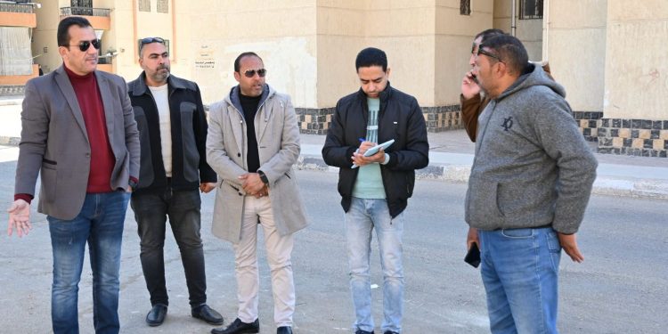 وزير الإسكان يُتابع مشروعات التطوير وترفيق الأراضي بالمناطق الصناعية بالعاشر من رمضان