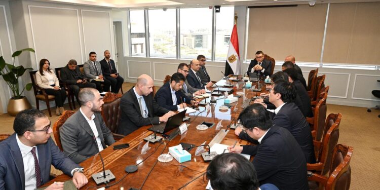 وزير الإسكان يتابع موقف منطقة الأعمال المركزية بالعاصمة الإدارية