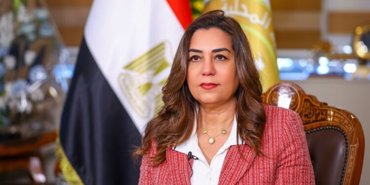 وزيرة التنمية المحلية تتلقى تقريرًا حول جهود الوزارة في متابعة منظومة المتغيرات المكانية بالمحافظات