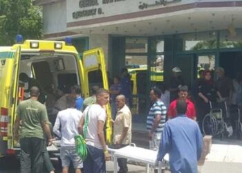 وزير الصحة يتابع حادث تصادم قطار مع سيارة ميني باص بالإسماعيلية