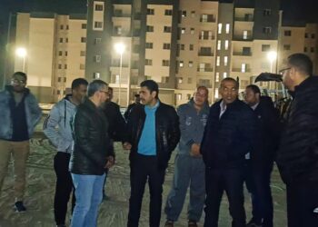 تنفيذاً لتوجيهات وزير الإسكان:  رئيس جهاز العبور الجديدة يتفقد ليلا وحدات “سكن لكل المصريين ” لدفع العمل