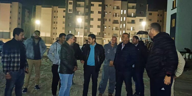 تنفيذاً لتوجيهات وزير الإسكان:  رئيس جهاز العبور الجديدة يتفقد ليلا وحدات “سكن لكل المصريين ” لدفع العمل