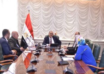 وزير العمل يبحث مستجدات إعداد استراتيجية لتطوير مهام وخدمات الوزارة