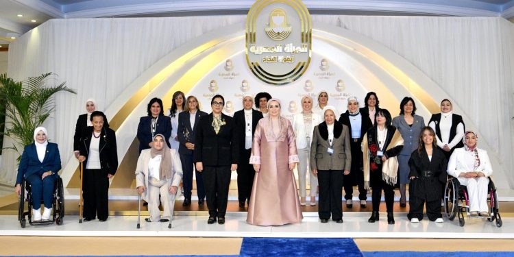 السيدة انتصار السيسى تلتقى سيدات ملهمات السيدة انتصار السيسى تلتقى سيدات ملهمات