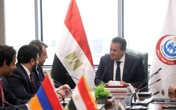 وزير الصحة يبحث مع سفير أرمينيا التعاون الصحي وتوسيع الشراكات في التصنيع الدوائي