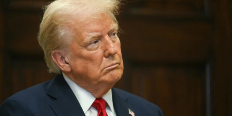 ترامب: لن نتسامح مع هجوم الحوثيين على السفن الأمريكية