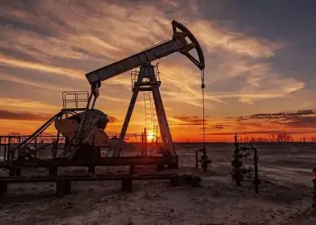 مكاسب أسبوعية لأسعار النفط بالأسواق العالمية.. 2% لخام برنت