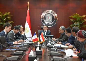 وزير الاستثمار يبحث مع سفير فرنسا بالقاهرة سبل تعزيز العلاقات الاقتصادية المشتركة بين البلدين