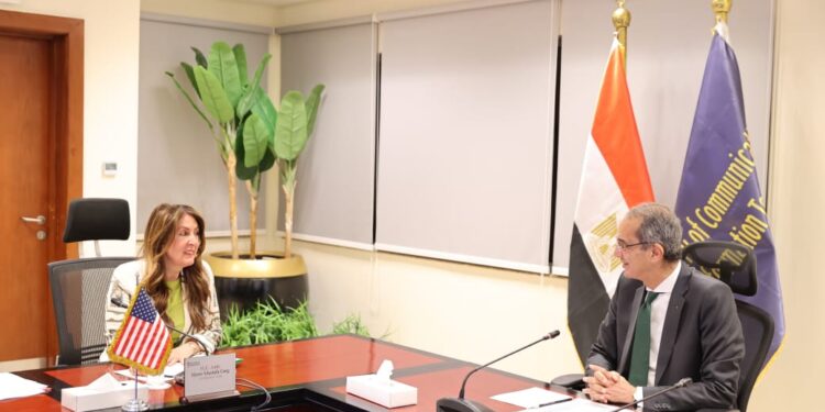 وزير الاتصالات يبحث مع سفيرة أمريكا تعزيز التعاون