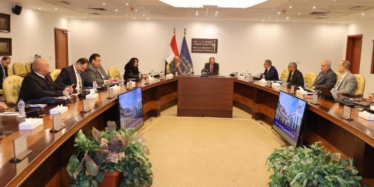 وزير الاتصالات