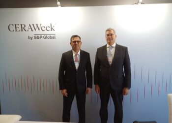 وزير البترول يبحث مع رئيس هاليبرتون التوسع فى تطبيق الحلول التكنولوجية