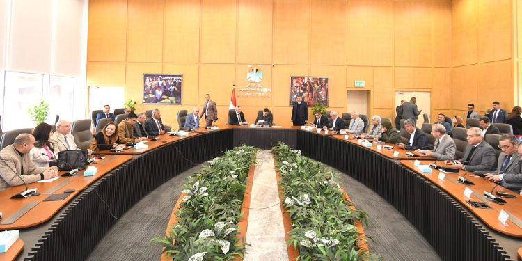 وزير الإسكان يعقد اجتماعه الدوري مع أعضاء مجلسي “النواب والشيوخ”