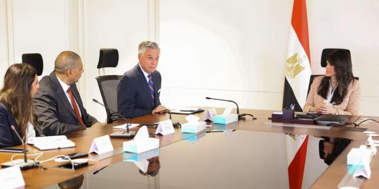 وزيرة التخطيط تلتقي نائب رئيس مجلس إدارة ورئيس النمو الاستراتيجي بـ”ماستركارد” العالمية