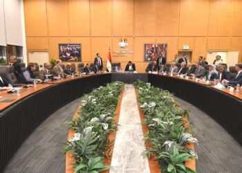 وزير الإسكان يعقد اجتماعه الدوري مع أعضاء مجلسي “النواب والشيوخ”