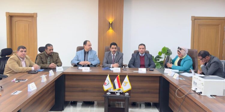 رئيس الجهاز: تخصيص مبنى حضانة بالمزاد العلني ودفع العمل بمشروعات الإسكان والمرافق بالعبور الجديدة