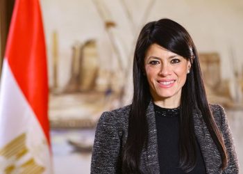 وزيرة التخطيط وزيرة التخطيط تستعرض تقريرًا حول الموقف التنفيذي للمرحلة الأولى من المشروع القومي لتطوير الريف المصري