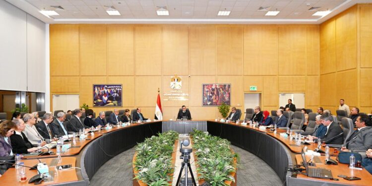 “الشربيني يوجه باستمرار العمل خلال أيام الإجازات لسرعة الانتهاء من المشروع