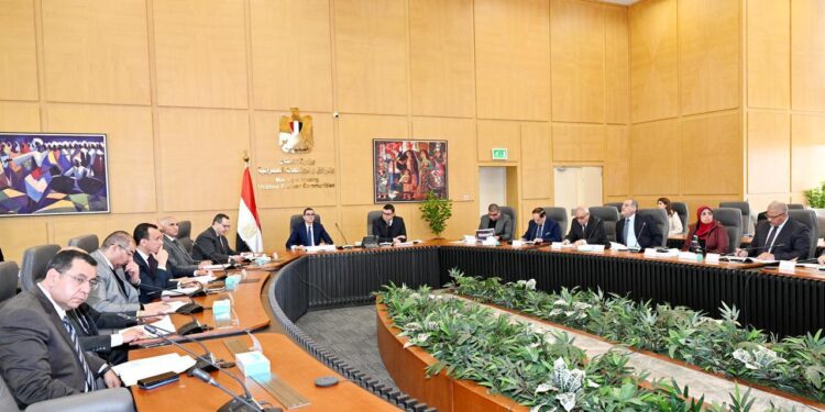 وزير الإسكان: مد فترة الإعفاء بنسبة 70 % من غرامات التأخير للمستحقات المالية للوحدات والمحال والأراضي والفيلات بالمدن الجديدة