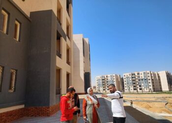 وزير الإسكان يتابع سير العمل بالمشروعات السكنية بمدينة أكتوبر الجديدة