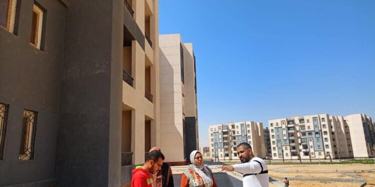 وزير الإسكان يتابع سير العمل بالمشروعات السكنية بمدينة أكتوبر الجديدة