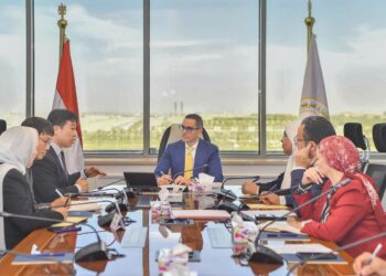 وزير الاستثمار يلتقى الرئيس التنفيذي لشركة سامسونج- مصر لاستعراض مشروعات الشركة وخططها التوسعية بالسوق المصري.