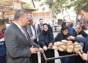 نائب وزير التموين يجري جولة بمحافظة القاهرة لمتابعة توافر السلع للمواطنين بجودة مناسبة