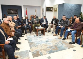 وزير الإسكان يعقد اجتماعا بمقر جهاز "15 مايو"