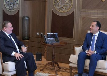 رئيس الوزراء يلتقي محافظ البنك المركزي