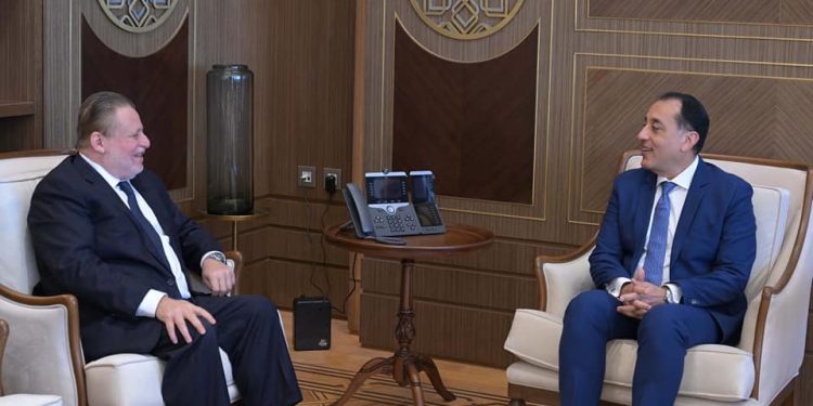 رئيس الوزراء يلتقي محافظ البنك المركزي رئيس الوزراء يلتقي محافظ البنك المركزي