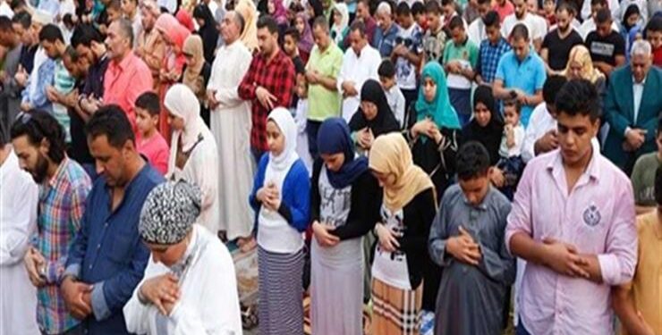 الأزهر للفتوى: صلاة الرجال بجوار النساء فى العيد دون حائل باطلة