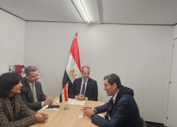 وزير الاتصالات يلتقي مسئولى شركات عالمية لجذب استثمارات جديدة في التعهيد