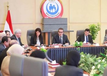 وزير الصحة يترأس اجتماع المجموعة الوزارية للتنمية البشرية لمناقشة عدداً من المحاور المشتركة