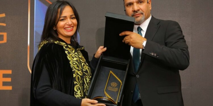 المنتدى السنوي للمسؤولية المجتمعية في مصر يكرم هنا طه