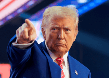 ترامب يتعهد باستخدام «قوة مميتة ساحقة» ضد الحوثيين