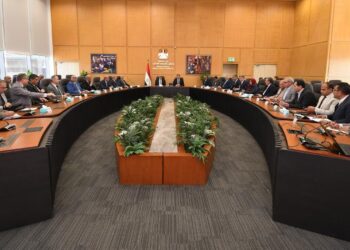 وزير الإسكان ورئيس الهيئة العربية للتصنيع يستعرضان الموقف التنفيذي للمشروعات المشتركة ضمن المبادرة الرئاسية “حياة كريمة”