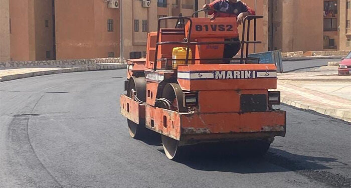 “الإسكان”: تنفيذ أعمال تطوير ورفع كفاءة طرق بمدينتي 15 مايو والشروق