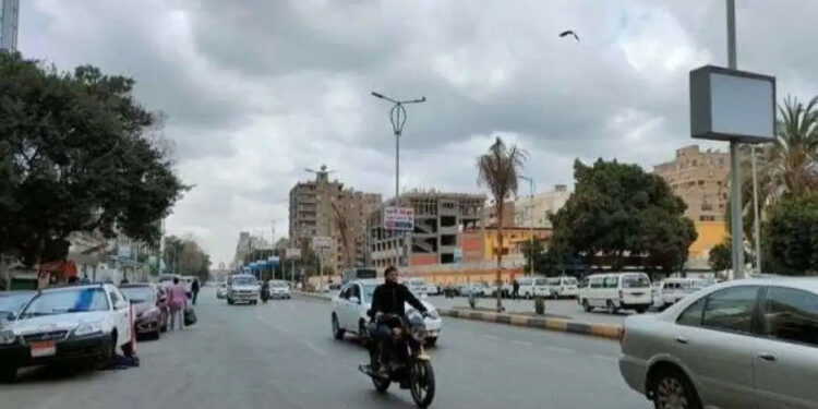 طقس أول يوم العيد حار نهاراً ورياح وأتربة