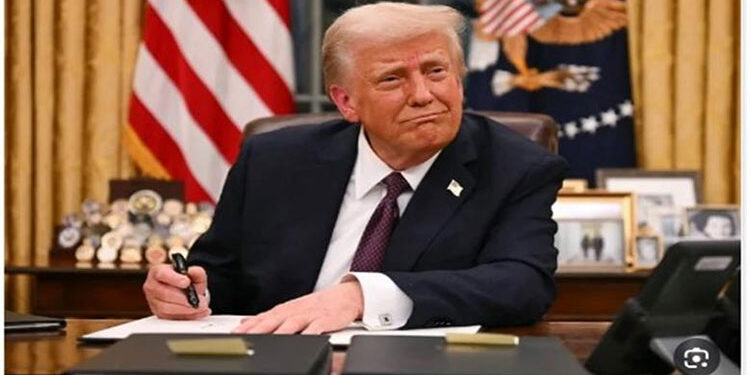 ترامب يدرس فرض رسوم على أشباه الموصلات لحماية الأمن القومي الأمريكي