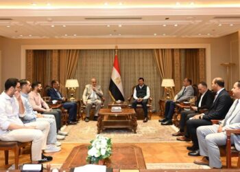 وزير الشباب والرياضة يُكرم أبطال منتخب سلاح السيف بعد فوزه بذهبية بطولة العالم