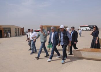 وزير السياحة يتفقد اللمسات النهائية لمشروع تطوير الخدمات بمنطقة أهرامات الجيزة قبل يومين من بدء التشغيل التجريبي
