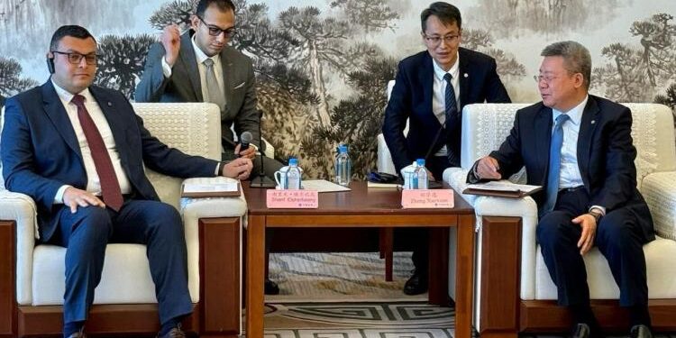 وزير الإسكان يلتقي رئيس شركة “CSCEC” الصينية ببكين لمتابعة موقف المشروعات المشتركة