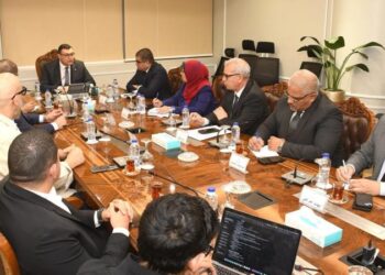 وزير الإسكان يلتقي مسئولي “منصة مصر العقارية” لاستعراض أوجه التعاون المستقبلي