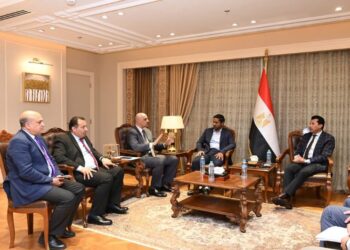 وزير الشباب والرياضة يبحث آليات تنظيم دوري نزلاء مراكز الإصلاح والتأهيل لكرة القدم – 2025″